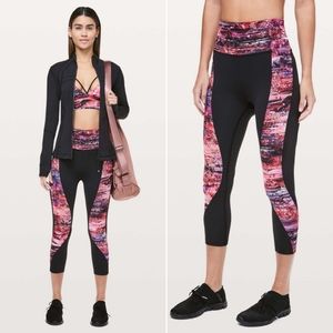 Lululemon Sweat & Repeat Crop *21" in Black / Dahliascape Multi